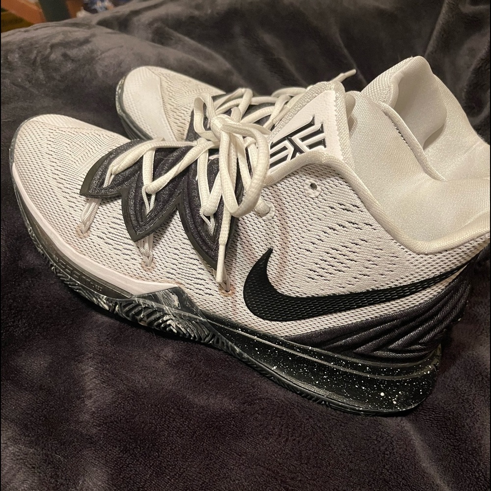 Kyrie 5 cookies and cream